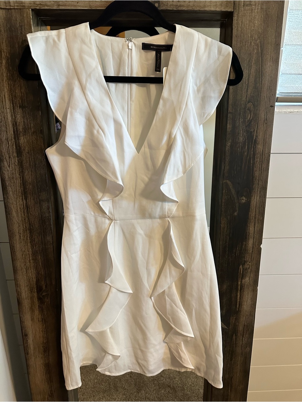 BCBGMAXAZRIA White Ruffle Sheath Mini Dress Size 4 Cocktail Bridal Shower Solid